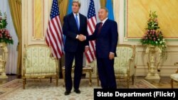 Джон Керри и Нурсултан Назарбаев. Казахстан, Астана, 2 ноября 2015. 