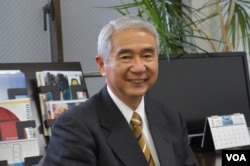 前日本潜水艇舰长、防卫大学教授、现任防卫监理研究所所长的山内敏秀在日本被视为研究中国海军的权威（美国之音歌篮拍摄）