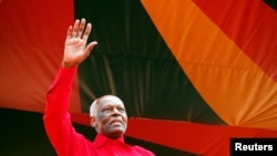 Shugaban Angola Jose Eduardo dos Santos da ke shirin barin mukaminsa a karon farko tun bayan da ya hau mulki a 1979