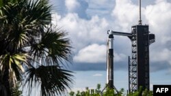 Ракета SpaceX Falcon 9 на стартовом комплексе 39А в Космическом центре Кеннеди во Флориде, 26 августа 2024 года.