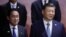在旧金山举行的亚太经合组织峰会上，日本首相岸田文雄（左）与中国国家主席习近平和其他与会领导人合影留影。（2023年11月16日）