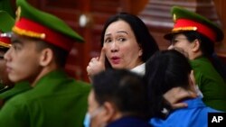 Bà Trương Mỹ Lan trong phiên tòa sơ thẩm hồi tháng Tư năm 2024