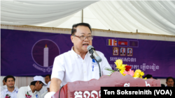 ທ່ານ ທີບ ວານນົນ, ປະທານພັກແຄນໂດລໄລທ໌, ກ່າວປາໄສຢູ່ທີ່ກອງປະຊຸມສະພາພິເສດຂອງພັກ ໃນແຂວງ ຊຽມ ຣຽບ, ວັນທີ 11 ກຸມພາ 2023. 