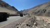 An army convoy on its way to Ladakh in India (Bilal Hussain/VOA)