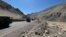 An army convoy on its way to Ladakh in India (Bilal Hussain/VOA)