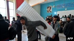 Kituo kimojawapo cha uchaguzi kikiwa katika maandalizi ya siku ya mwisho kabla ya uchaguzi kufanyika Alhamisi.