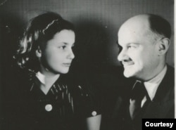 Роман Вишняк c дочерью Марой. Courtesy of The Magnes Collection of Jewish Art and Life, Gift of Mara Vishniac Kohn