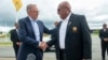 斐济总理兰布卡(Sitiveni Rabuka)与澳大利亚总理阿尔巴尼斯(左)在斐济城市楠迪举行会面 (2023年3月15日)