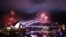 2023年12月31日，悉尼新年除夕庆祝活动上,烟花在悉尼港上空绽放。（图片来自美联社）