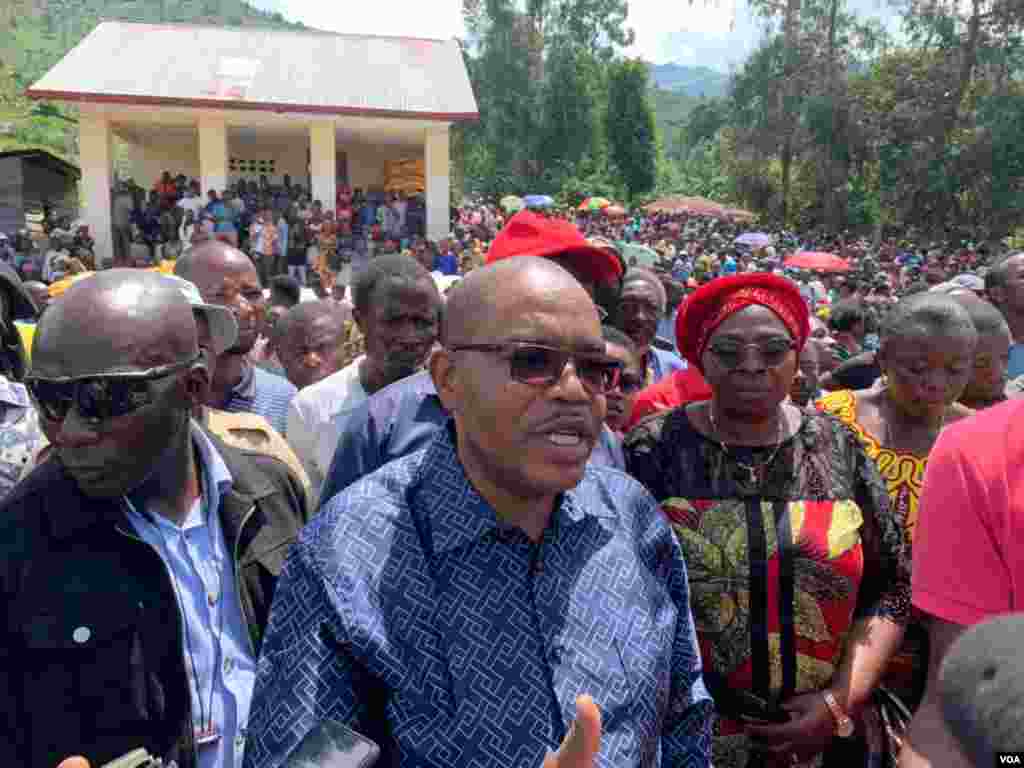 Waziri wa Misaada ya Kibinadamu, DRC,&nbsp; Adolp Mutinga akiongoza ujumbe wa serikali kutoka Kinshasa. Picha na Austere Malivika