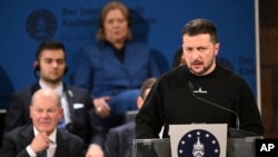 ປະທານາທິບໍດີຢູເຄຣນ, ທ່ານໂວໂລດິເມຍ ເຊເລນສ໌ກີ ກ່າວຄຳ​ປາ​ໄສ​ພາຍ​ຫລັງ​ທີ່​ທ່ານ​ໄດ້​ຮັບລາງວັນ Charlemagne ສຳ​ລັບ​ການ​ຮັບ​ໃຊ້​​ເພື່ອ​ຄວາມ​ສາ​ມັກ​ຄີ​ຂອງ​ຢູ​ໂຣບ (European Unity) ໃນ​ນະ​ຄອນ Aachen ຂອງ​ເຢຍ​ຣະ​ມັນ, ວັນ​ທີ 14 ພຶດ​ສະ​ພາ, 2023 