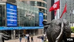 香港股市在12月10日区议会选举投票结束后，出现反覆下跌的趋势，恒生指数徘徊在16,000点左右的2023年度最低位置 (美国之音/汤惠云)