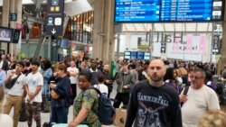 2024年巴黎夏季奧運開幕日當天，旅客等候在巴黎北站(Gare du Nord)火車站內。 (2024年7月26日)