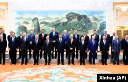 中国领导人习近平2024年3月27日在北京会见来访的美国商界学界领袖。