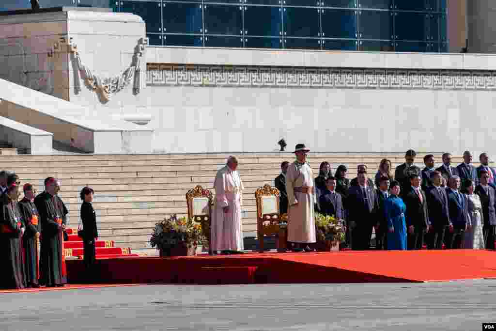2023年9月2日，蒙古乌兰巴托，苏赫巴托广场上的欢迎仪式