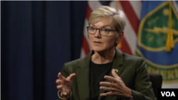 ລັດຖະມົນຕີກະຊວງພະລັງງານຂອງ ສະຫະລັດ ທ່ານນາງ ເຈັນນີເຟີ້ ແກຣນໂຮມ