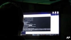 ແຟ້ມຮູບ-ປະຊາຊົນຊາວອິນເດຍ ຖືກຫຼອກໃຫ້ໄປເຮັດວຽກໃນກໍາປູເຈຍ ໂດຍຖືກບັງຄັບໃຫ້ຮ່ວມເຮັດວຽກໃນແຜນການຫຼອກລວງທາງອອນລາຍ 