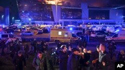 Журналисты освещают теракт в московском «Крокус Сити Холле», 22 марта 2024