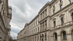 倫敦負責ATAS審查的外交部大樓和財政部大樓(美國之音/李伯安)