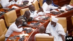 Wabunge wa bunge la Ghana wakiwa bungeni huko Accra, Ghana Januari 7, 2021. Photo by Nipah Dennis / AFP.