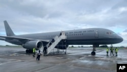 新西蘭奧克蘭機場停泊的一架新西蘭皇家空軍的飛機，新西蘭總理希普金斯（Chris Hipkins）準備乘坐這架飛機飛往巴布亞新幾內亞。（2023年5月21日）