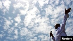 Mararaa Guddinaa yeroo walgahii dhaabni MEDREK bara 2010 oromiyaatti waameratti haasaha godhu[Footoo faayilii Rooyteers]