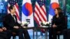 美国副总统卡马拉·哈里斯2022年9月27日在东京与韩国总理韩德洙会面。