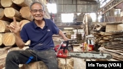 74岁的香港志记鎅木厂第二代传人王鸿权 (美国之音/汤惠芸)