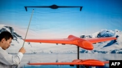 2012年11月12日,中国在珠海举办的航空展览会上展示无人驾驶航空器模型