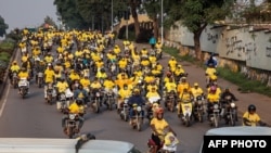 烏干達現任總統約韋里•穆塞韋尼的支持者在首都慶祝勝利（2021年1月16日）