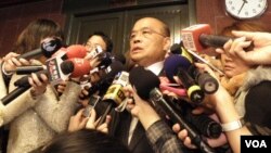 民进党主席苏贞昌2月25日谈扁案(美国之音申华拍摄)