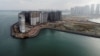 恒大集团在中国海南省人工岛屿海花岛上建造的39座高层住宅楼。（2022年1月7日）