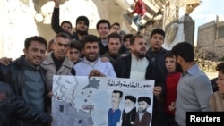 借用电影为奴12年片名的抗议海报（美国之音国符拍摄）