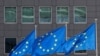 Флаги Евросоюза у здания штаб-квартиры организации в Брюсселе (фрхивное фото) 