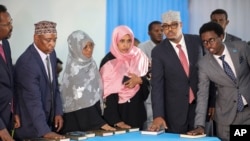 Seera tumtoonni Somaaliyaa mooraa eegumsi guddaan godhamuuf Moqaadishoo jiru keessatti irbuu yeroo seenan, Somaaliyaa, Ebla 14, 2022e