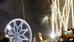 菲律宾马尼拉放烟花迎新年（2014年1月1日）