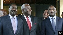 肯尼亞總理奧廷加(左)﹑塞拉利昂總統科羅馬(中)和科特迪瓦總統巴博