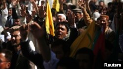 3月4日﹐在卡拉奇的遜尼派穆斯林高喊口號﹐反對炸彈襲擊事件。