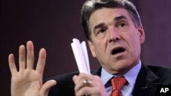 President Barack Obama is welcomed by South Korean President Park Geun-hye at the Blue House in Seoul, April 25, 2014. 