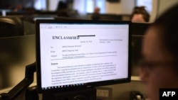 2018年2月2日，華盛頓特區的記者電腦屏幕上顯示，共和黨的情報備忘錄指控聯邦調查局在調查俄羅斯干涉2016年選舉時濫用權力。