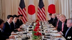 美国总统川普与日本首相安倍18号在马阿拉歌庄园共进工作午餐