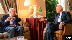 阿盟領導人阿拉比(右)和敘利亞問題國際特使卜拉希米舉行了會談