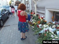 建筑师弗拉基米尔夫妇。(美国之音白桦拍摄)