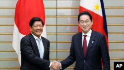 日本首相岸田文雄在東京會晤到訪的菲律賓總統小馬科斯. (2023年2月9日)
