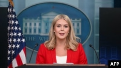 Пресс-секретарь Белого дома Кэролайн Левитт. (Photo by Jim WATSON / AFP).
