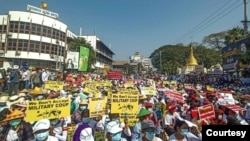 缅甸示威者在蒙育瓦举行抗议。（资料照）