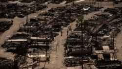 ລາຍການກະຈາຍສຽງຂອງວີໂອເອລາວ: ບັນດານັກດັບເພີງໃນລັດຄາລິຟໍເນຍຕໍ່ສູ້ກັບໄຟປ່າ ໃນຂະນະທີ່ນັກພະຍາກອນອາກາດເຕືອນວ່າ ຈະມີລົມພັດແຮງ