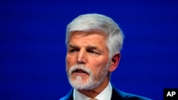 2023年1月28日，捷克共和國當選總統彼得·帕維爾在捷克共和國布拉格向他的支持者致意。 （美聯社照片）