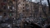 遭到俄罗斯军队轰炸的乌克兰首都基辅居民区。（资料照，2022年3月18日）