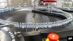 Vắc-xin COVID-19 cải tiến của Pfizer được sản xuất tại Kalamazoo, Michigan. 